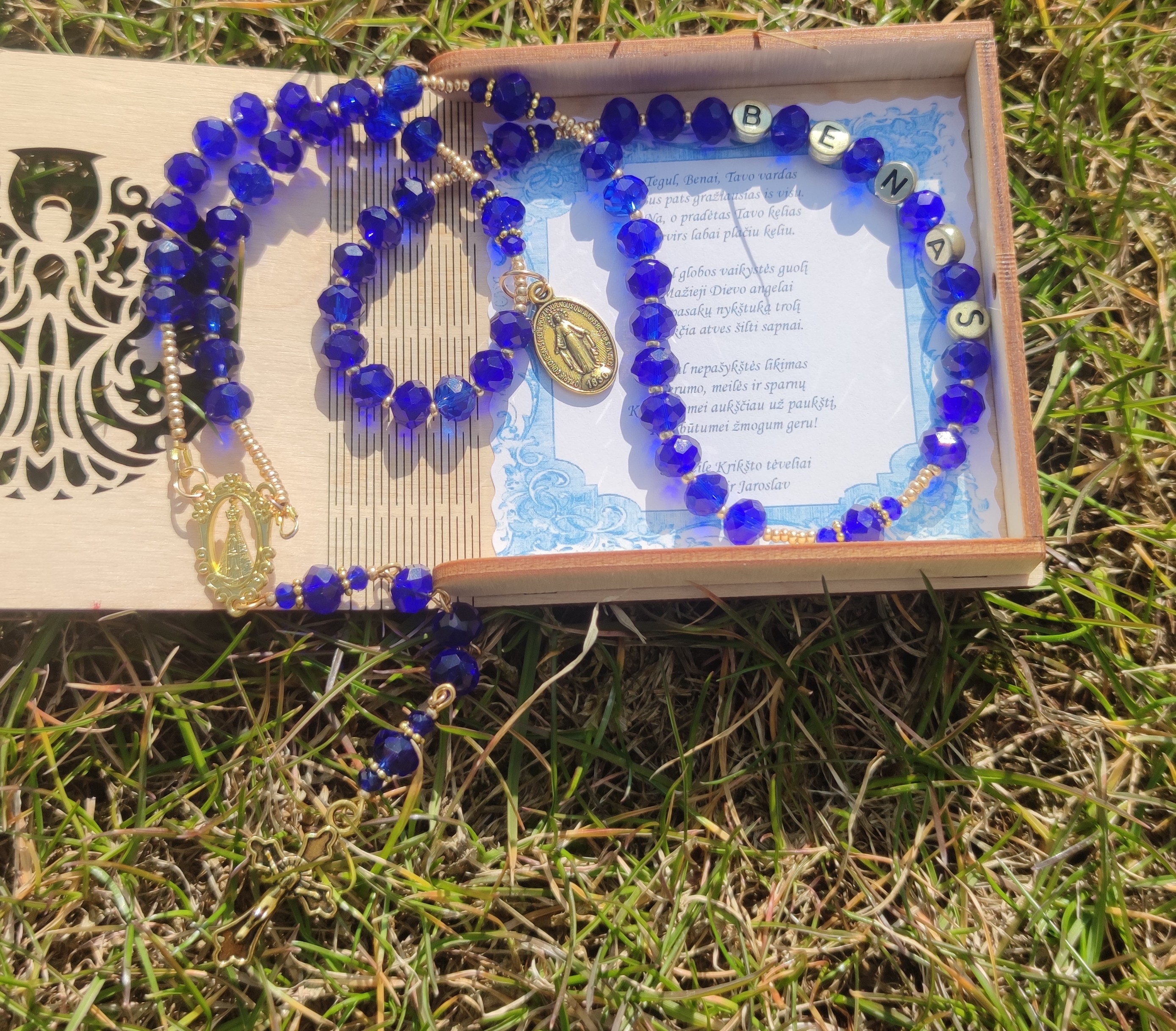 Karališko mėlynumo kristalų rožančius
