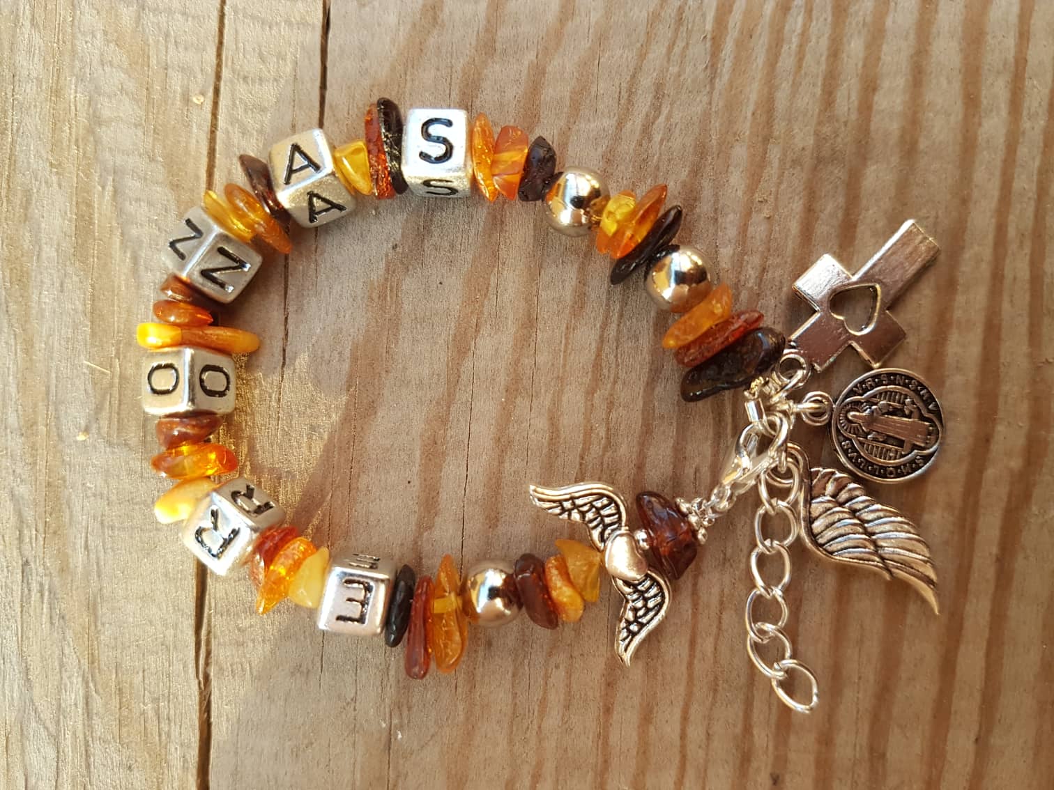 Ginatro apyrankė su Šv.Benedikto medalionu