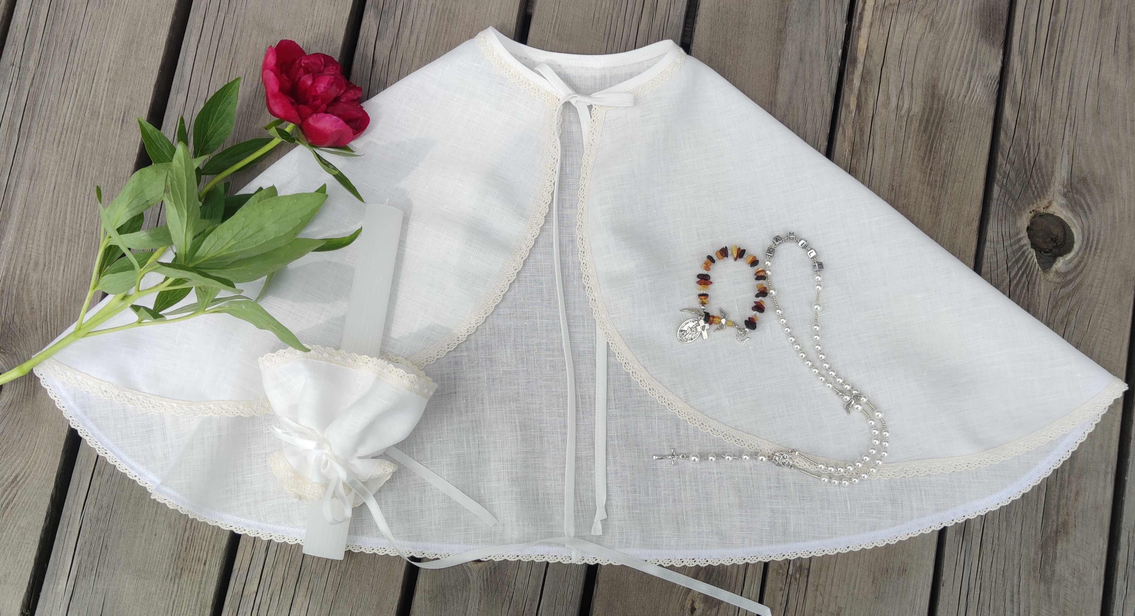 Lininė pieno baltumo apsiuvimu