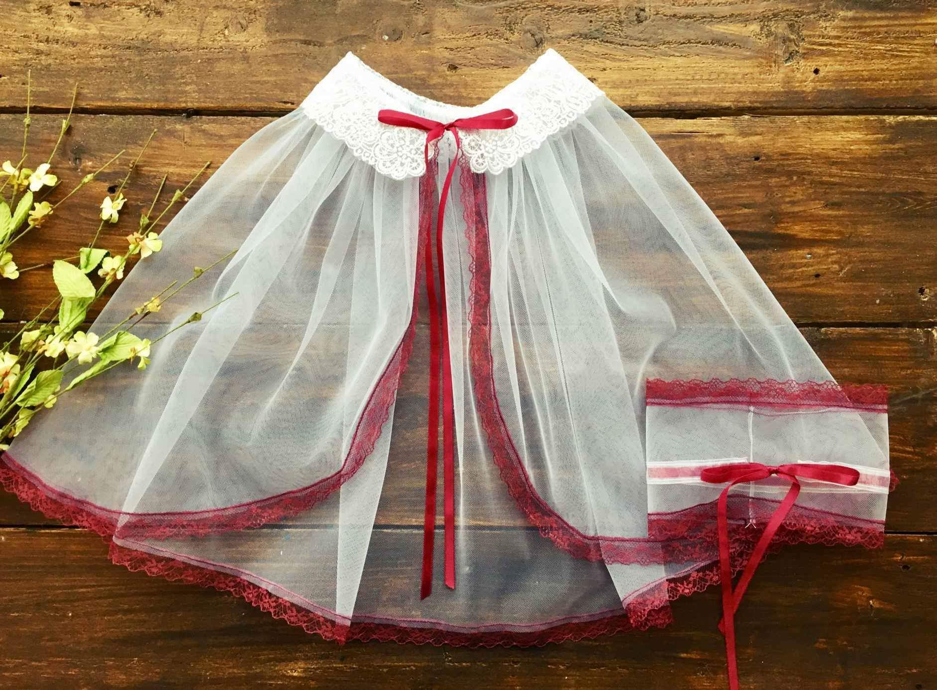 Skraistė bordo apsiuvimu