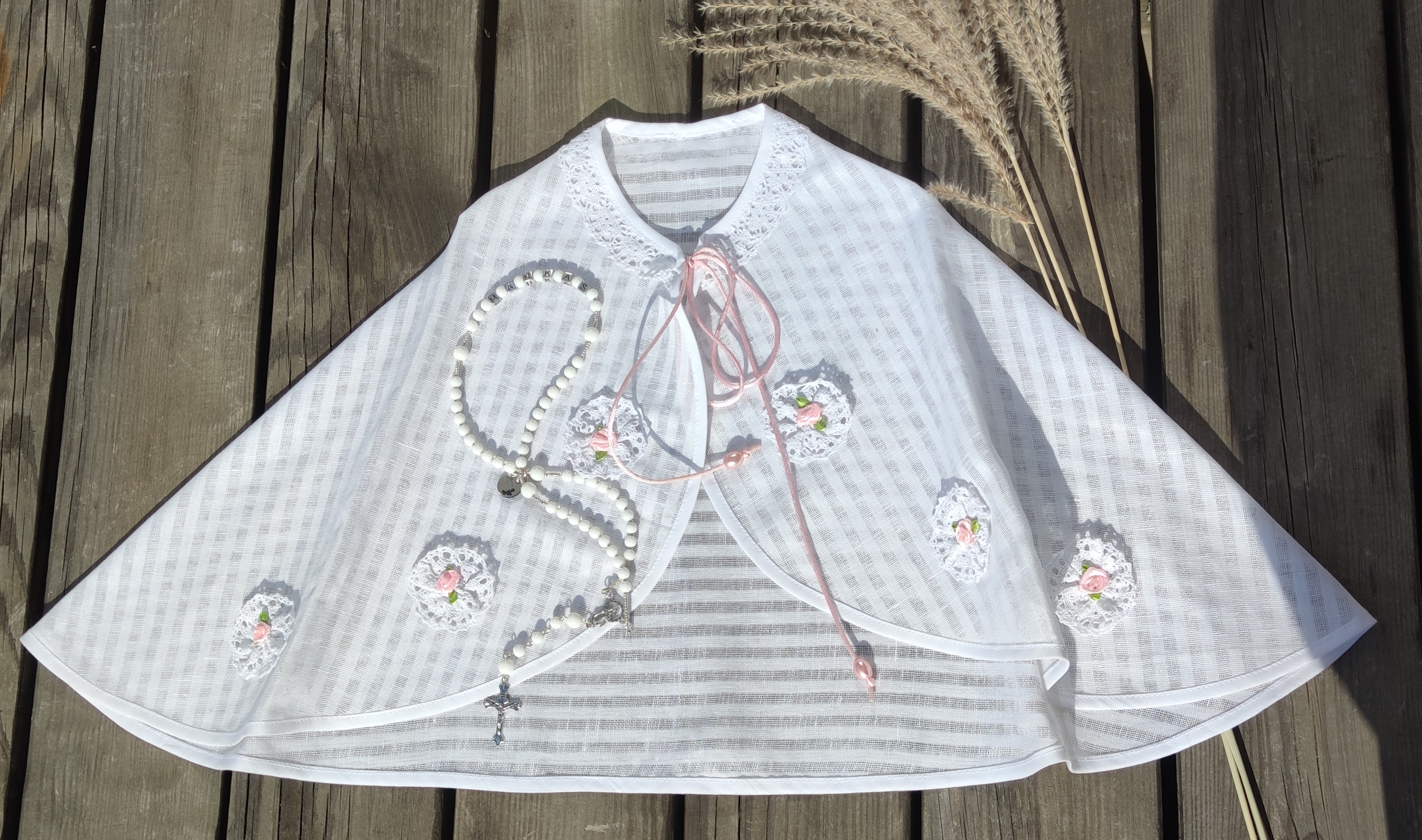 Lino skraistele su papuošimais