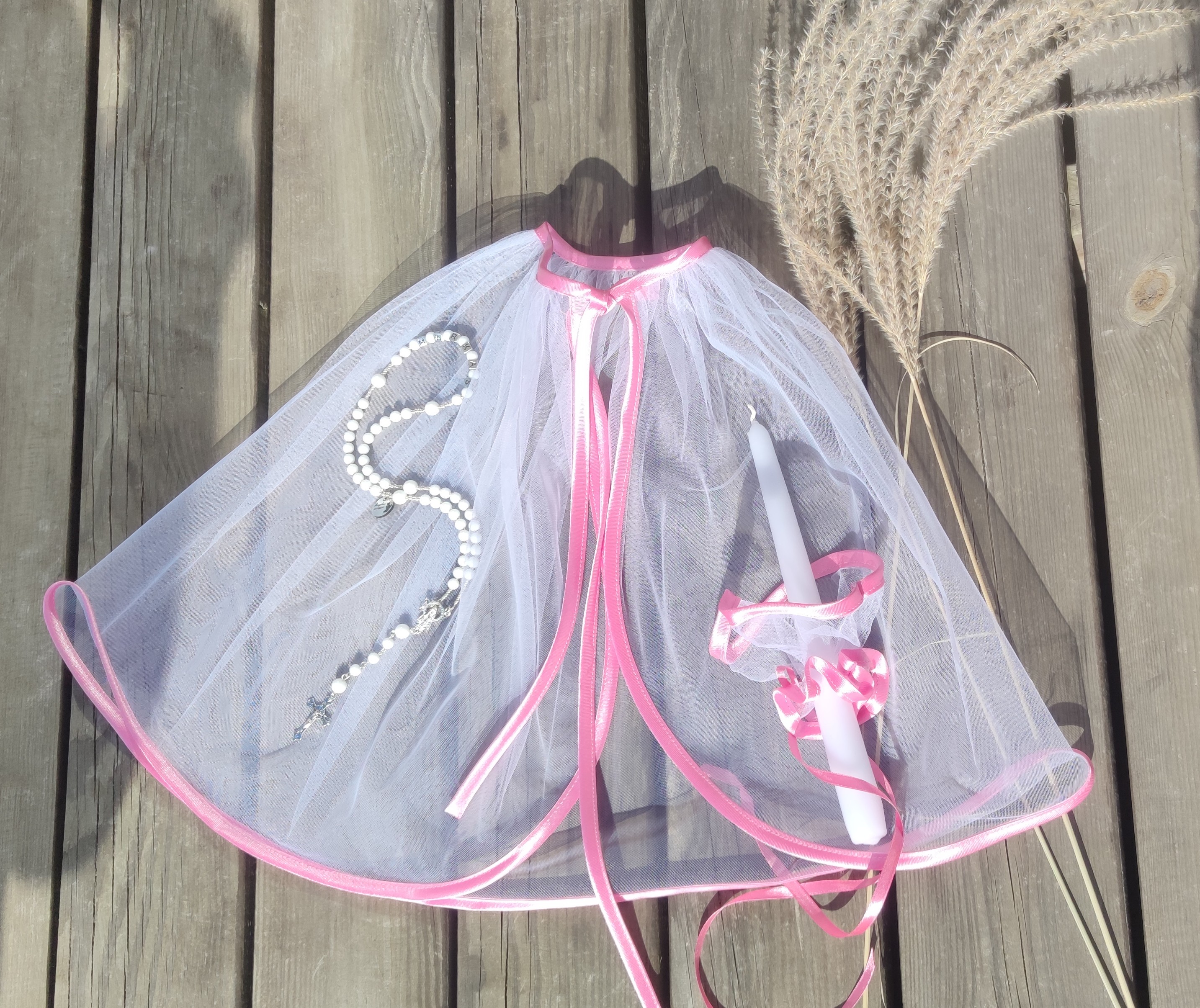 Skraistė rožiniu apsiuvimu