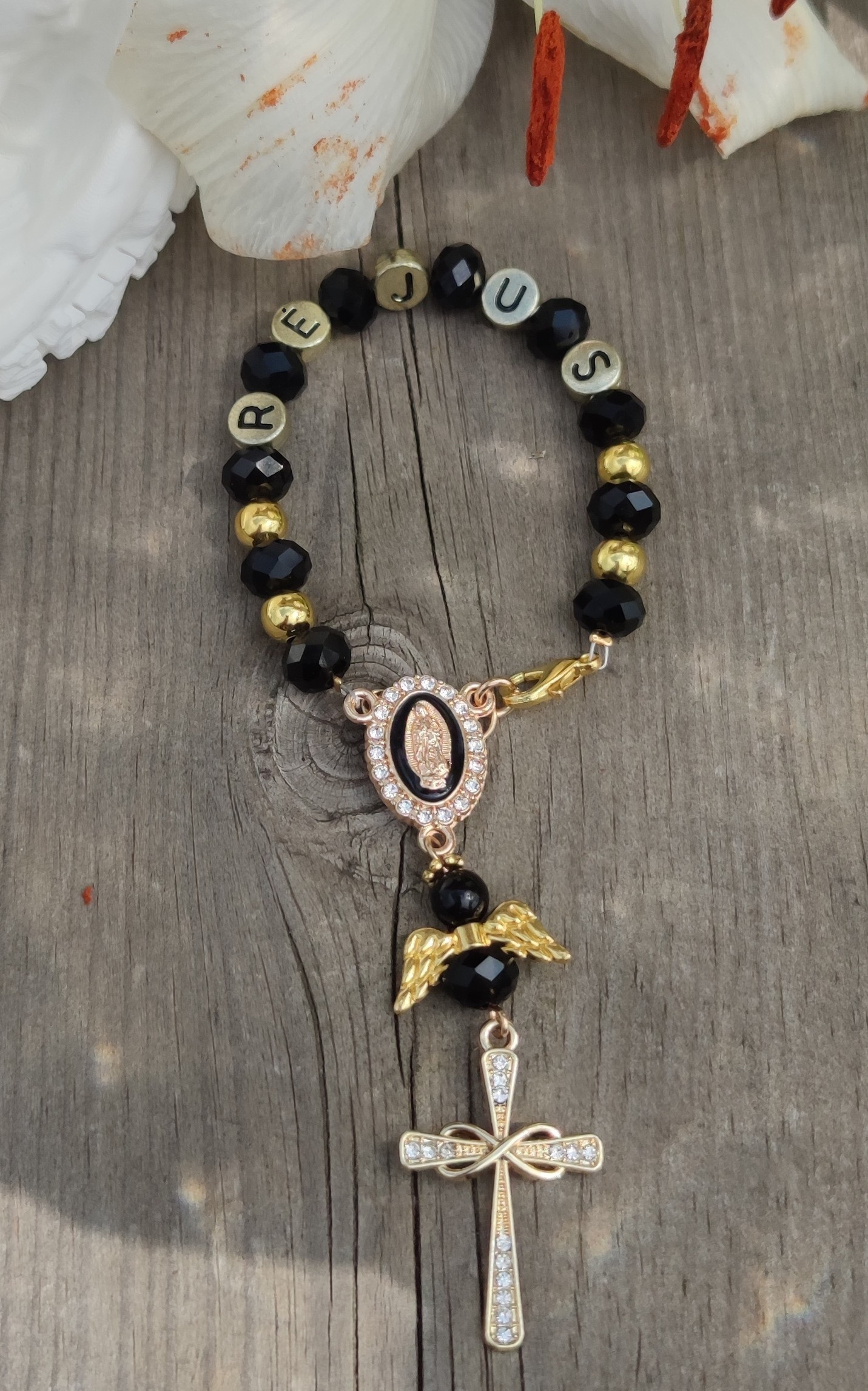 Juodų kristalų rožančiukas