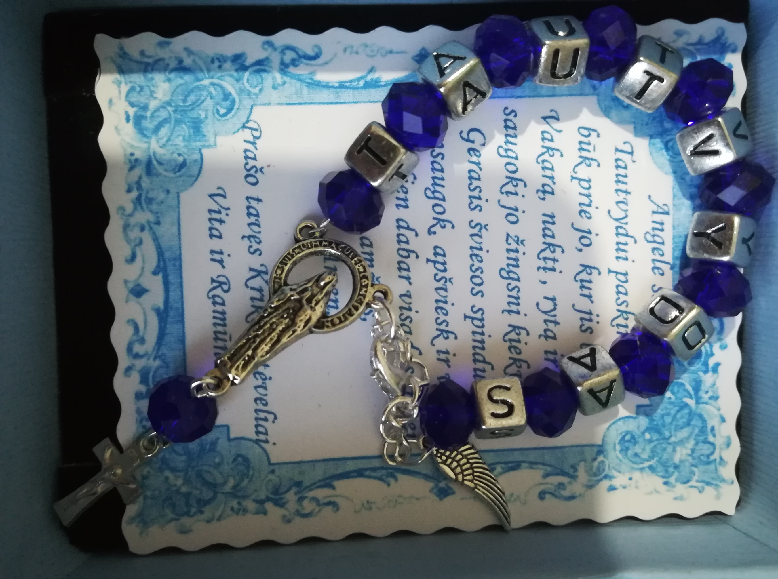 Tamsiai mėlynas pirmasis rožančiukas