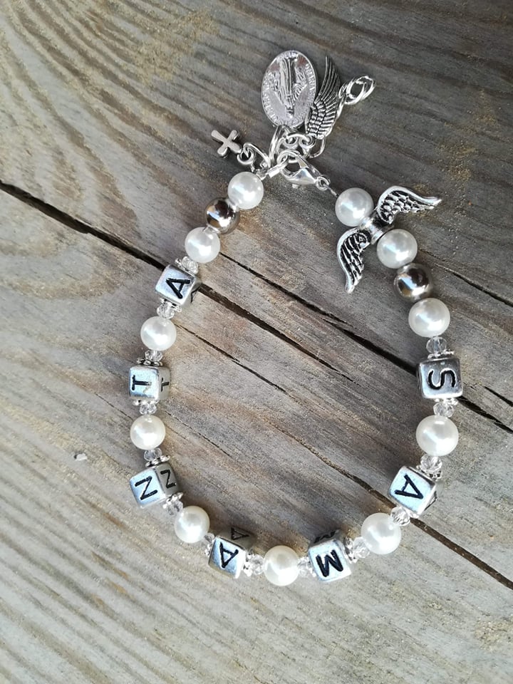 Perliukų apyrankė su medalionu