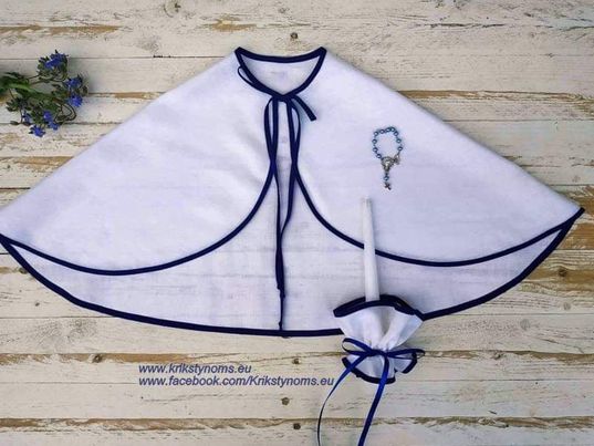 Lino skraistė tamsiai mėlynu apsiuvimu